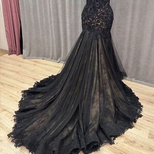 Chantilly lace/champagne lining.Cathedral veil/Swarovski crystal lined blusher